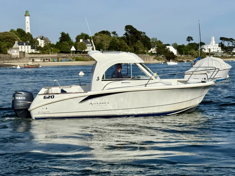 Wynajmij Bénéteau Antares 620 HB w Port de Sainte-Marine
