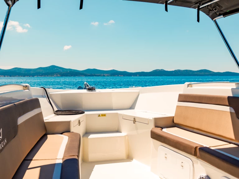 Mercan Excursion 36 między profesjonalistami a osobami prywatnymi w Zadar