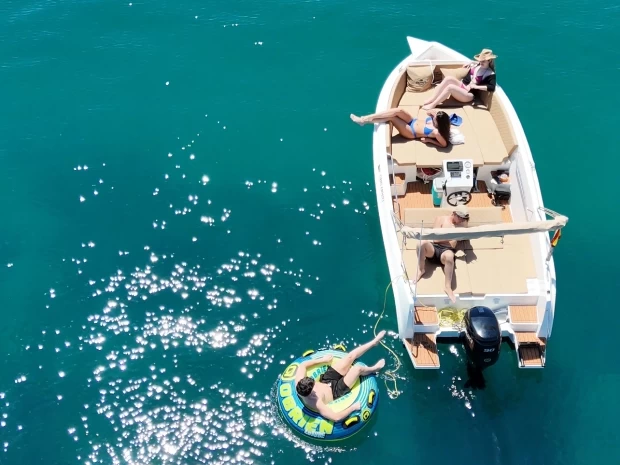 Wynajem Motorówka Darekco Mareti z patentem 