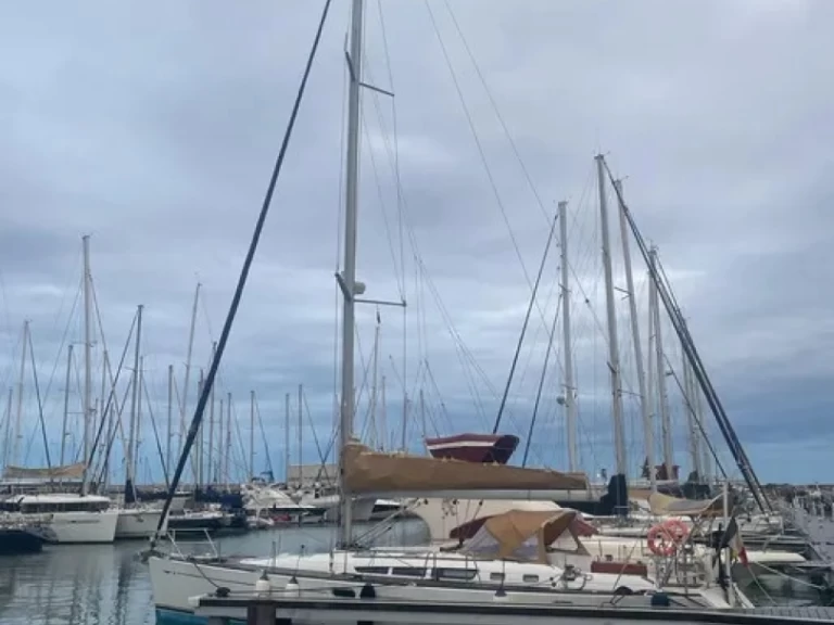 Żaglowiec do wynajmu w Port Grimaud w najlepszej cenie