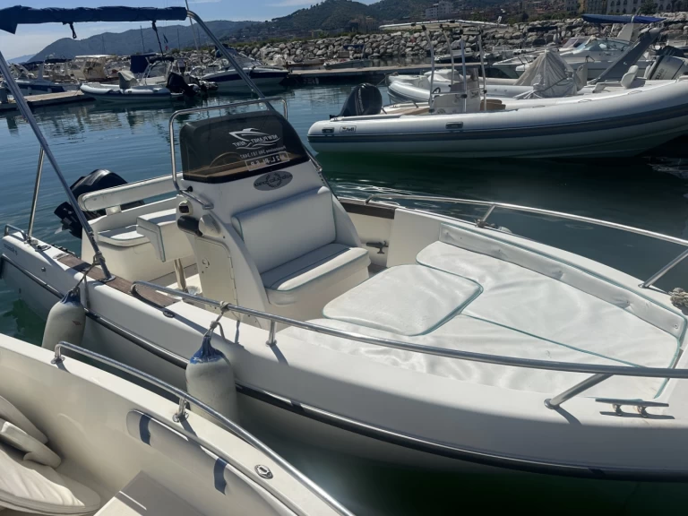 Wynajem Motorówka tecnofiber z patentem 