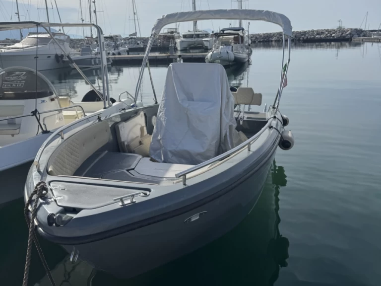 Wynajmij Scar Nex w Salerno