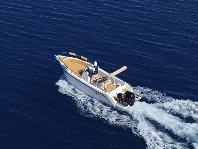 Wynajmij Karel F 19 w Latchi