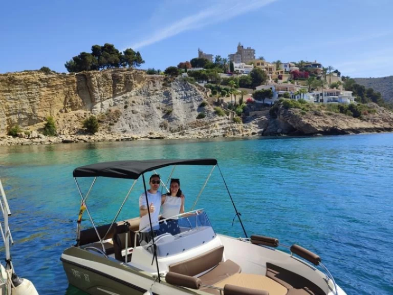 Wynajem Motorówka trident z patentem 