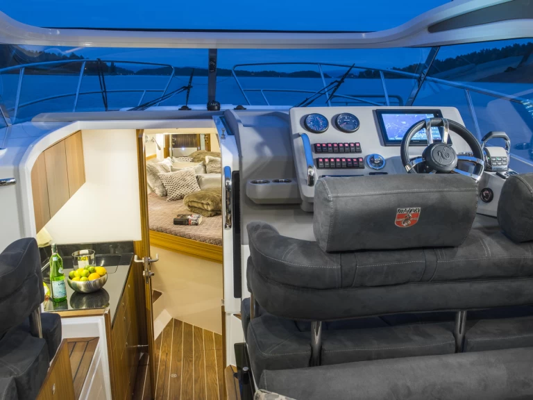 Wynajem łodzi Gouvia tanio 310