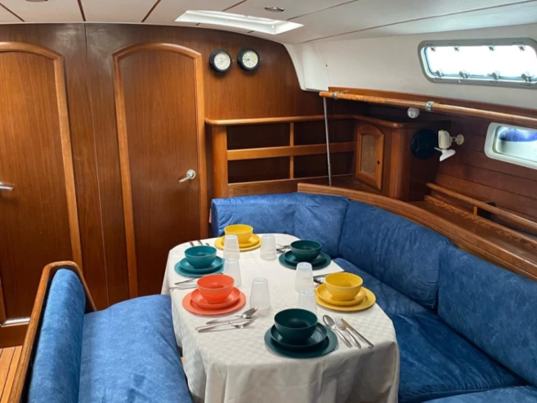 Wynajem Żaglowiec Bénéteau z patentem 