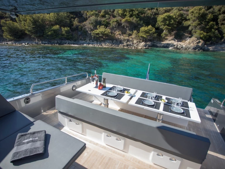 Wynajmij Motorówka z lub bez skippera MED YACHT  w Marine de Sant'Ambrogio