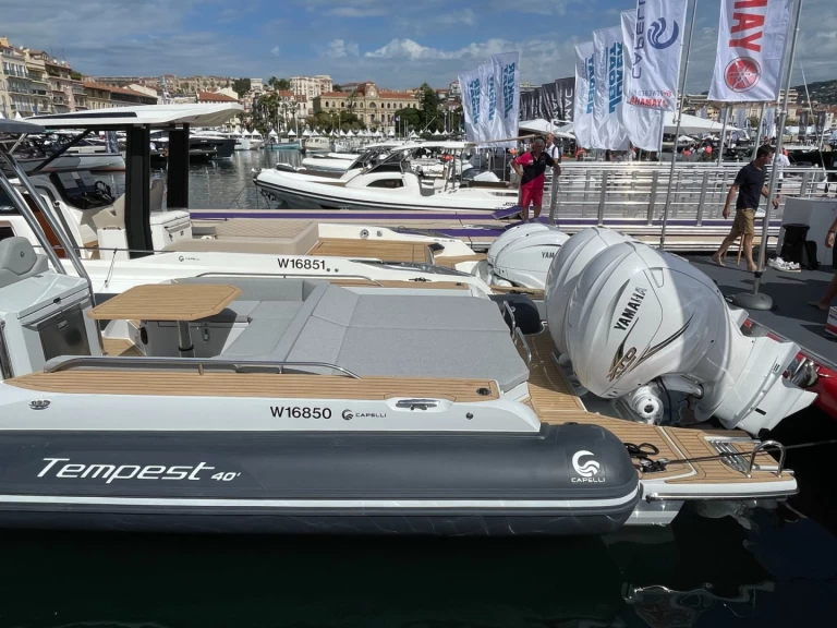 Łódż półsztywna do wynajmu w Marine de Sant'Ambrogio w najlepszej cenie