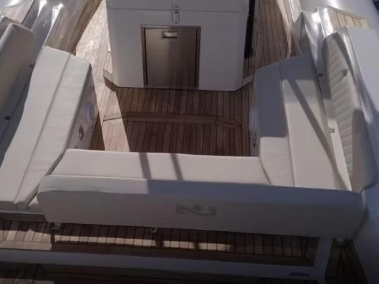 Wynajem Łódż półsztywna Nuova Jolly z patentem 