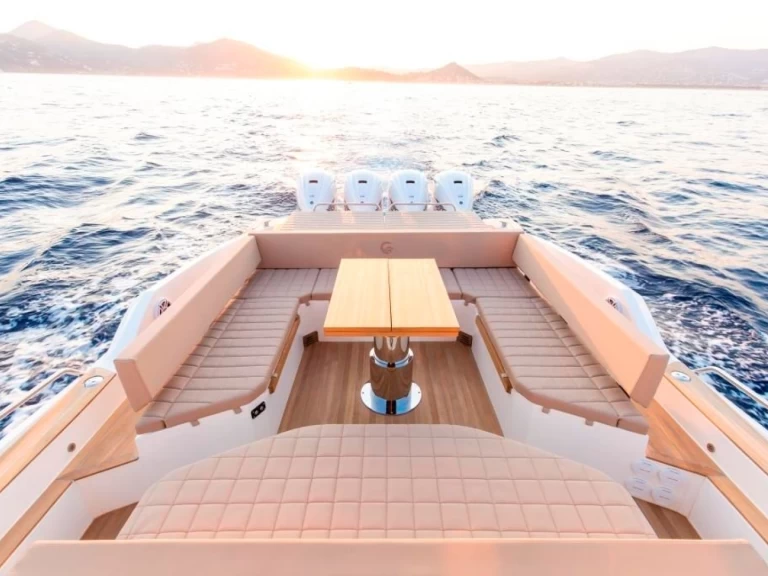 Capelli Tempest 50 między profesjonalistami a osobami prywatnymi w Marine de Sant'Ambrogio