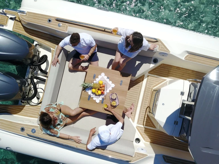 Wynajem Łódż półsztywna Capelli z patentem 