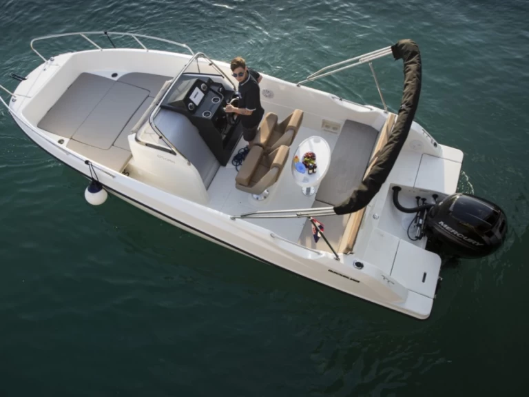 Wynajem Motorówka Quicksilver z patentem 