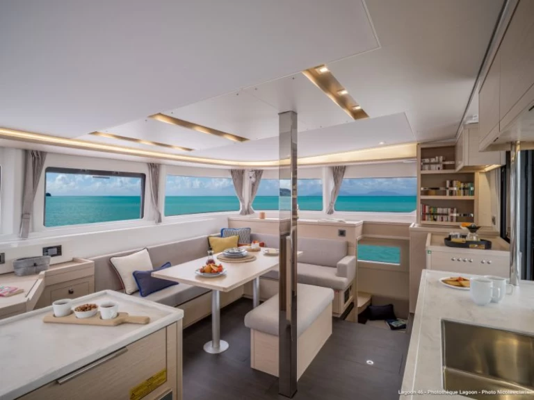 Wynajem Katamaran Lagoon z patentem 