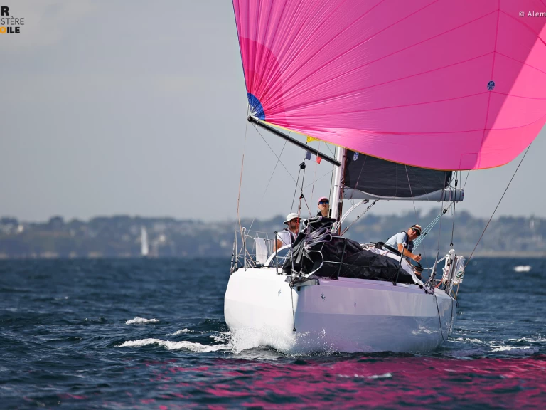 Wynajem łodzi La Trinité-sur-Mer tanio SUN FAST 3300