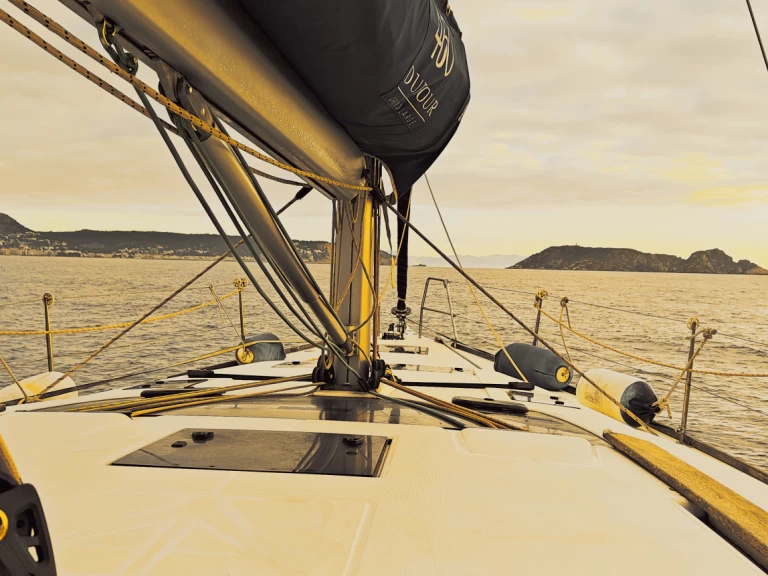 Wynajem Żaglowiec Dufour z patentem 