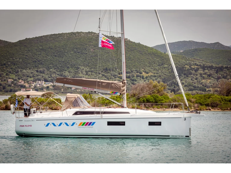 Wynajem Żaglowiec Bénéteau z patentem 