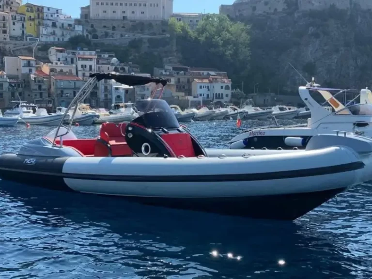 Prua al vento THOR 8.0 między profesjonalistami a osobami prywatnymi w Argelès-sur-Mer