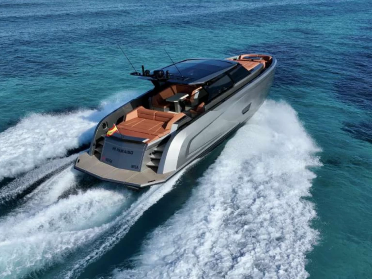 Luksusowy jacht do wynajmu w Marina Ibiza w najlepszej cenie