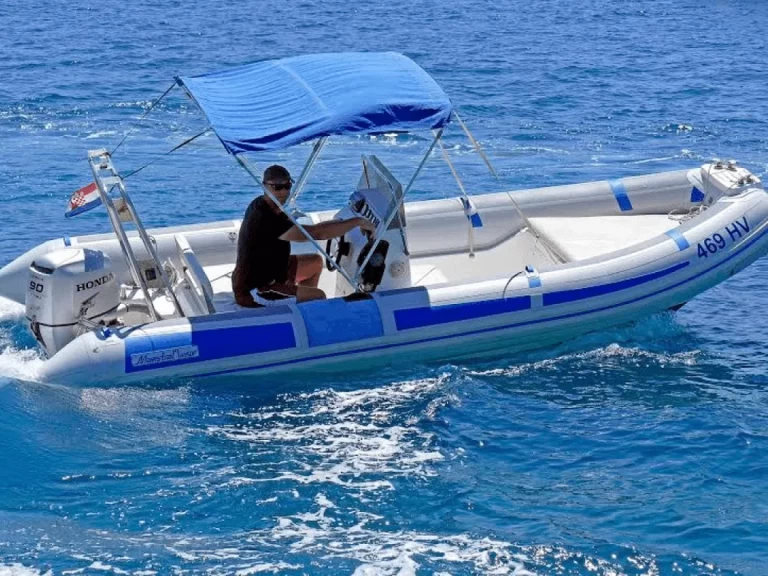 Wynajem łodzi Hvar tanio Maestral 570