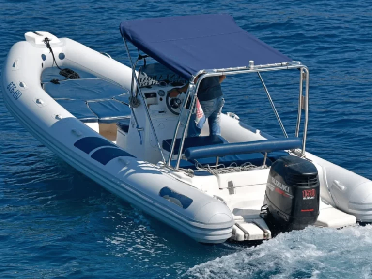 Wynajem Łódż półsztywna w Hvar - Mariner Mariner 690