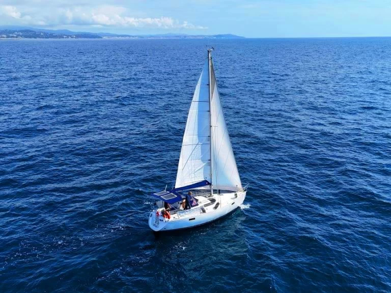 Wynajem Żaglowiec Bénéteau z patentem 