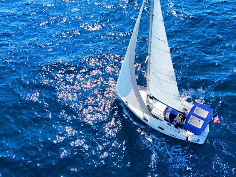 Bénéteau Oceanis 320 między profesjonalistami a osobami prywatnymi w Canet-en-Roussillon