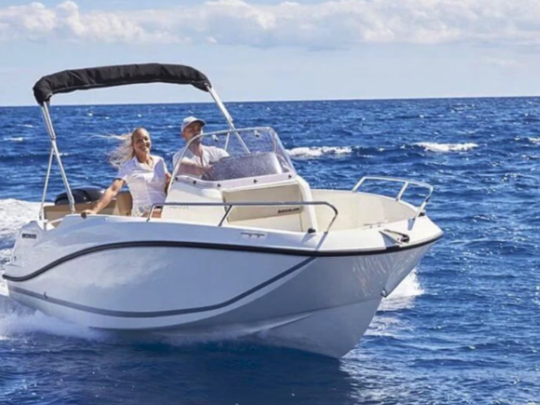 Motorówka do wynajmu w Mandelieu-la-Napoule w najlepszej cenie