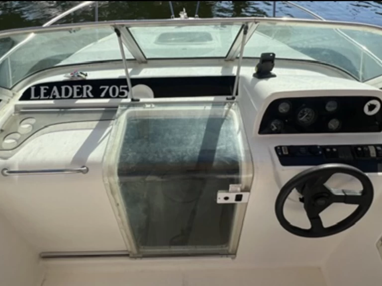 Wynajem łodzi Mandelieu-la-Napoule tanio Leader 705