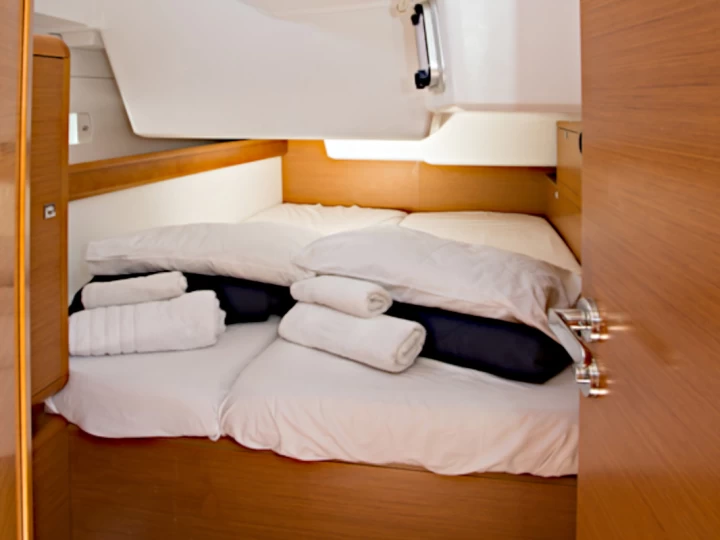 Żaglowiec do wynajmu w Castellammare di Stabia w najlepszej cenie