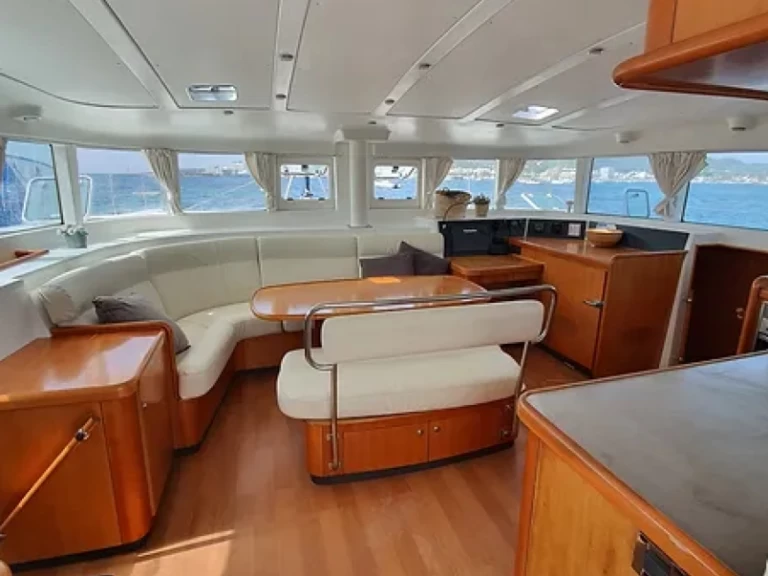 Lagoon Lagoon 440 między profesjonalistami a osobami prywatnymi w Barcelona