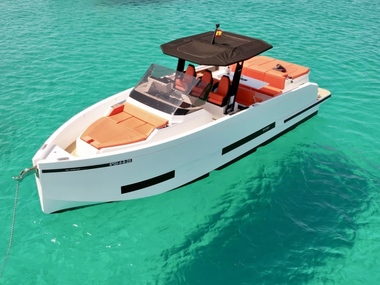 DE ANTONIO Yachts 32 między profesjonalistami a osobami prywatnymi w Marina Ibiza