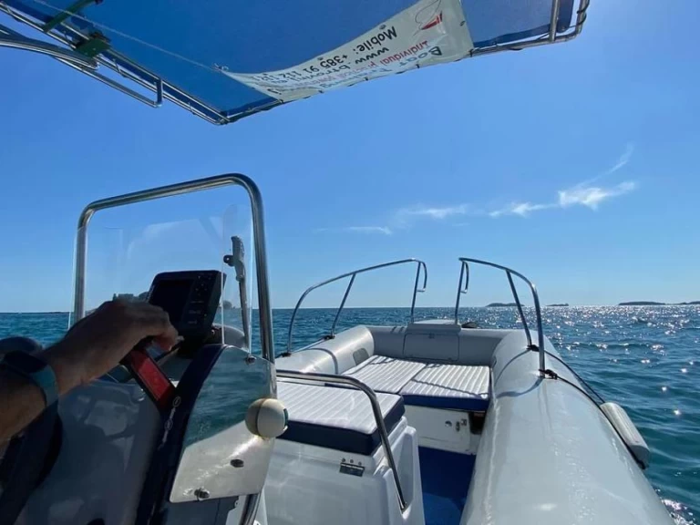 Wynajmij Motorówka z lub bez skippera Prestige w Rovinj