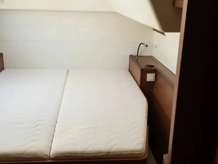 Wynajmij Katamaran z lub bez skippera Lagoon w Alimos