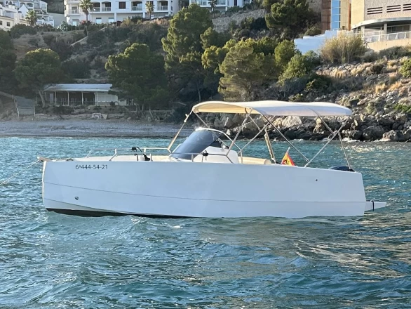 Wynajem łodzi Marina Greenwich tanio Nuva M6 Open