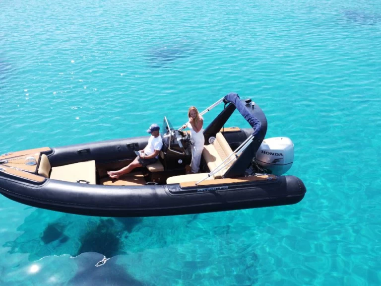 Wynajem Łódż półsztywna Orizon z patentem 