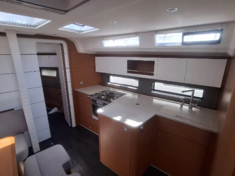 Wynajem Żaglowiec Dufour z patentem 