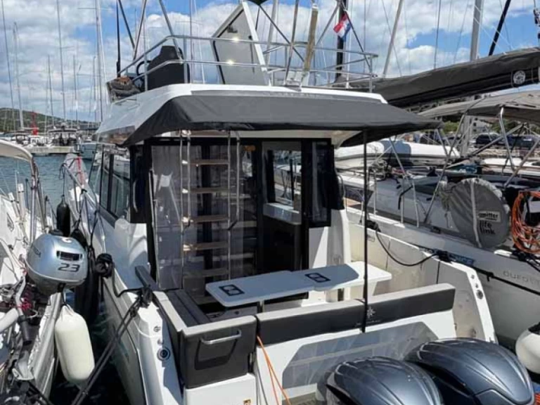 Wynajmij Jeanneau Merry Fisher 1095 Fly w Jezera