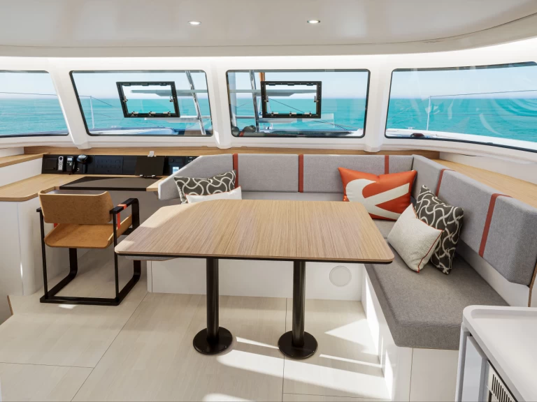 Excess Excess 13 - 4 + 2 cab. między profesjonalistami a osobami prywatnymi w Komolac