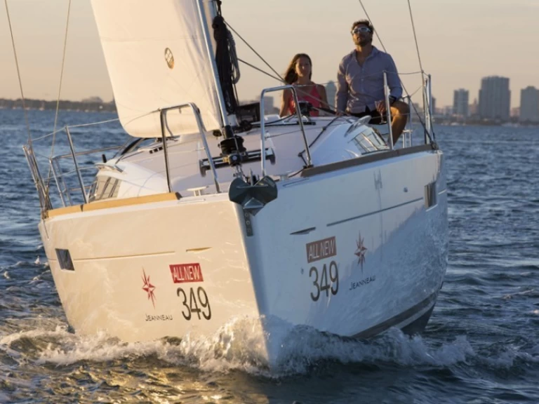 Jeanneau Sun Odyssey 349 między profesjonalistami a osobami prywatnymi w Lefkáda