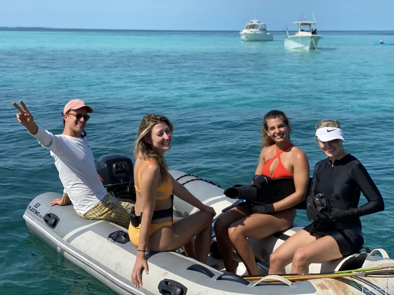 Fountaine Pajot Saba 50 między profesjonalistami a osobami prywatnymi w Saint Martin