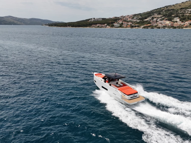 Wynajmij De Antonio De Antonio D42 Open w Donji Seget