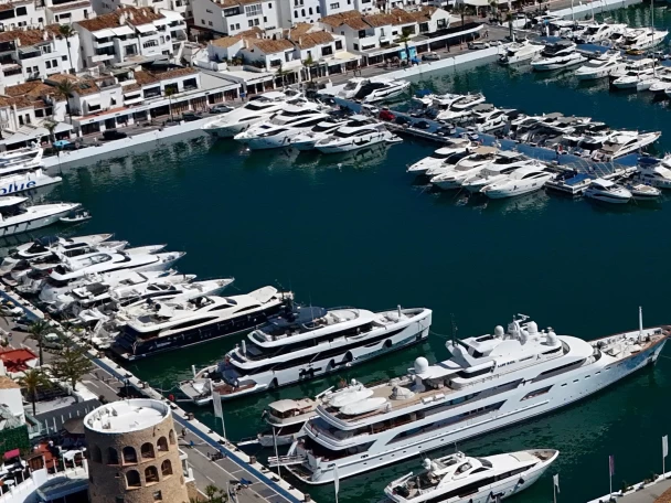 Wynajem Motorówka Aqua24 z patentem 