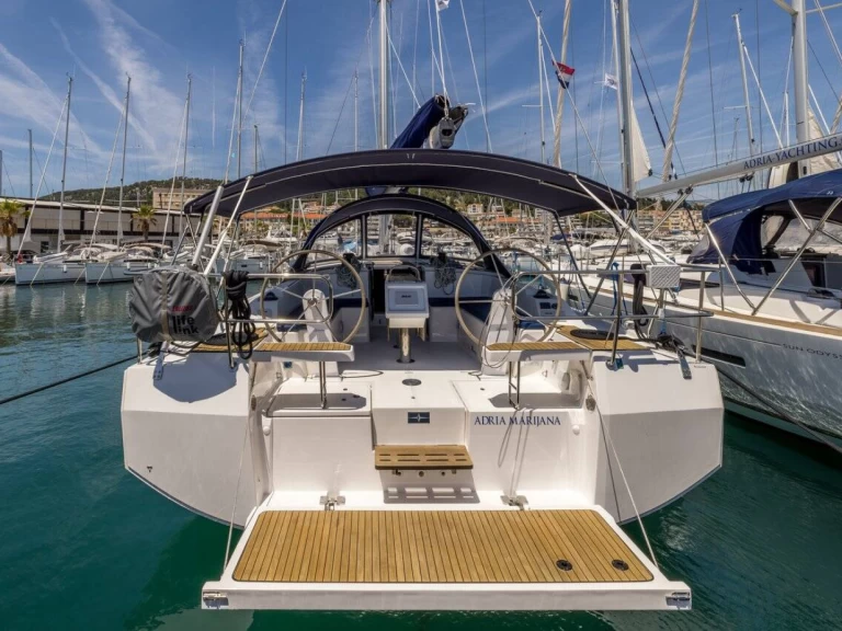 Wynajem Żaglowiec Bavaria z patentem 