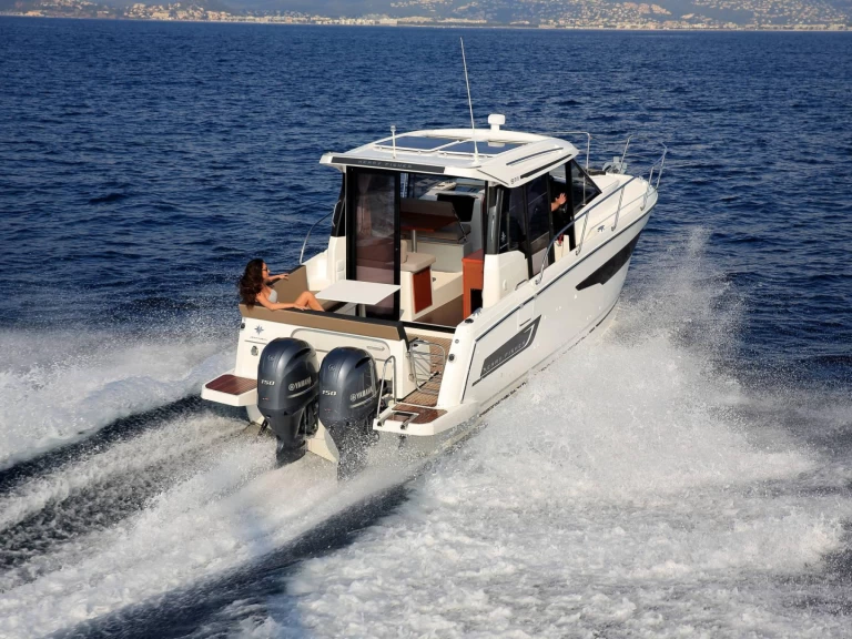 Wynajem Motorówka Jeanneau z patentem 