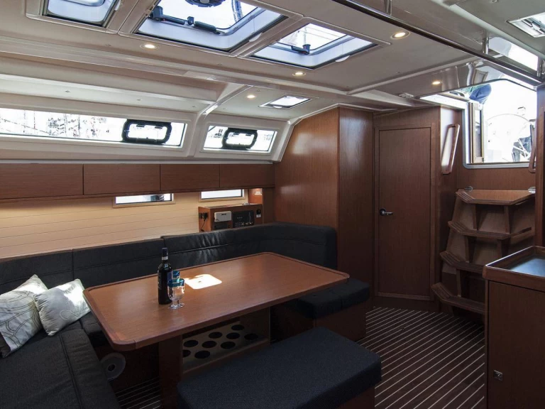 Żaglowiec do wynajmu w Split w najlepszej cenie