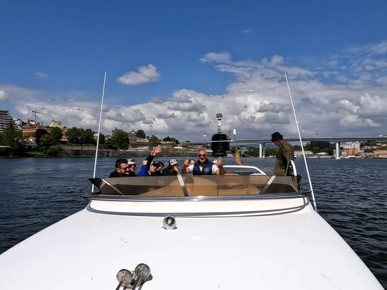 Wynajmij Exclusive Private Boat Tour with The Last		 13,88 meters w Porto