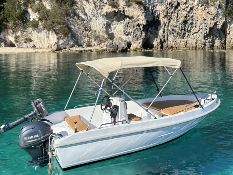 Wynajem Motorówka Assos z patentem 