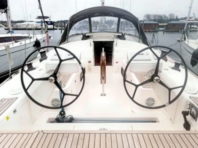 Wynajmij Żaglowiec z lub bez skippera Salona w Rostock