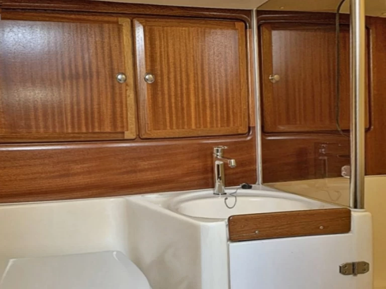 Wynajem Żaglowiec Bavaria z patentem 