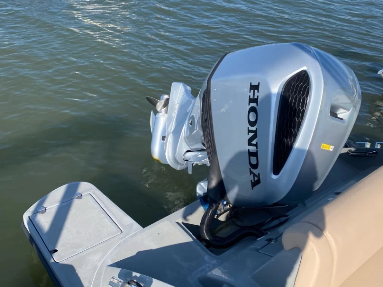 Wynajem Motorówka Aquarius z patentem 